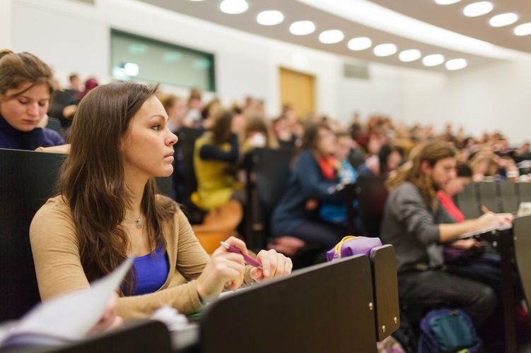 Volle Vorlesung im Hörsaalgebäude, Foto: Christian Hüller