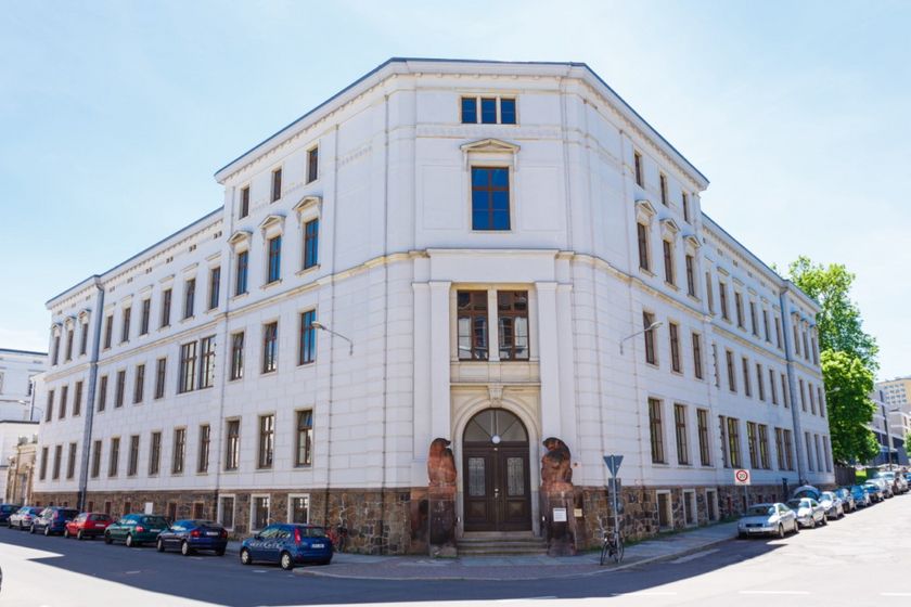 Frontansicht auf das Gebäude der Fakultät für Lebenswissenschaften, Foto: Christian Hüller