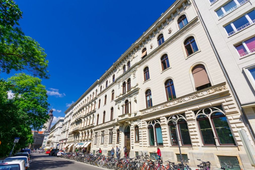 zur Vergrößerungsansicht des Bildes: Blick auf die Schillerstraße im Zentrum