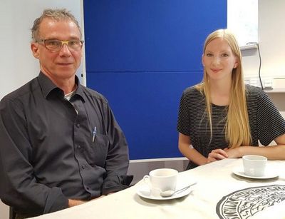 Prof. Dr. Erich Schröger und Elisabeth Krollpfeiffer bei der Aufnahme einer neuen Podcastfolge für "Auf einen Kaffee mit...", Foto: Nancy Haustein